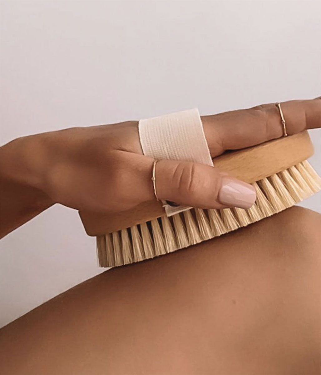 Aurora Wellbeing dry body brush with natural bristles for glowing skin